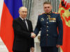 Владимир Путин вручил награды выдающимся россиянам