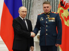 Владимир Путин вручил награды выдающимся россиянам