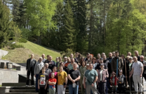 В Вильнюсе прошла акция «Субботник Памяти» на мемориале советских воинов