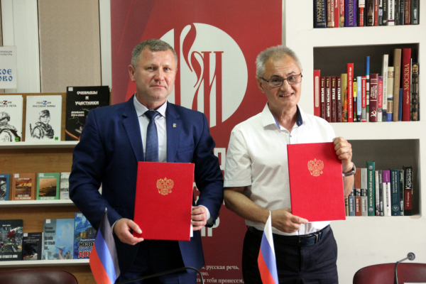 Презентация Белой книги Донбасса и Новороссии состоялась в донецком Русском центре