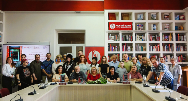 В Донецке презентовали сборник стихов Ирины Горбань &laquo;Сердцебиенье стёкол&raquo;