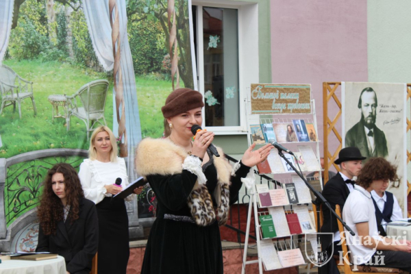 В белорусском Иваново прошла уличная промо-акция в поддержку чтения &laquo;Читаем русскую классику&raquo;