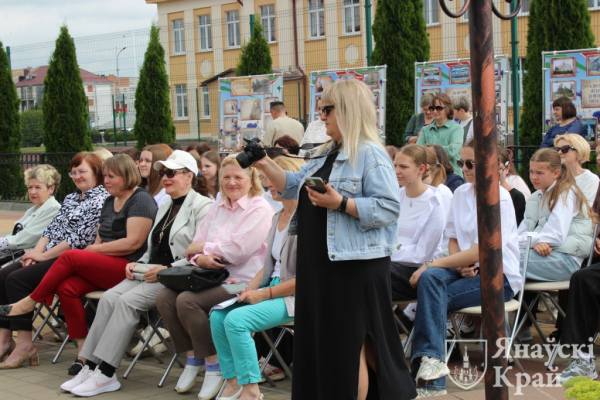 В белорусском Иваново прошла уличная промо-акция в поддержку чтения &laquo;Читаем русскую классику&raquo;
