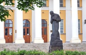 Институт Пушкина отправил роман Достоевского на русском языке в подарок бразильскому исследователю