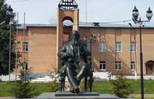 В Париже выпустили двуязычную книгу произведений Салтыкова-Щедрина