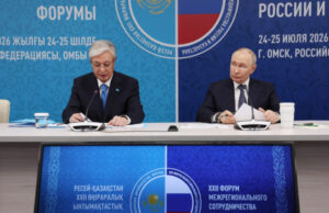Президент Казахстана подарил Владимиру Путину картину с Достоевским