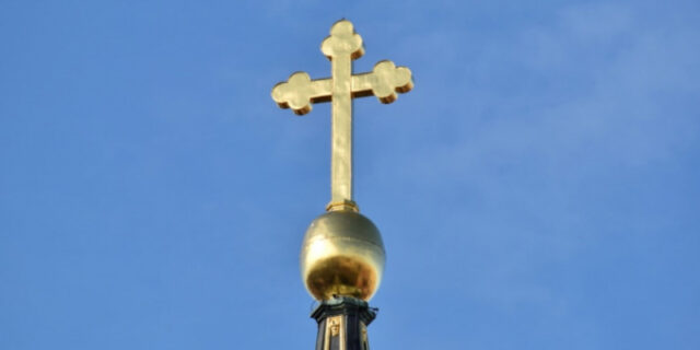 storonniki-pcu-proveli-provokaciju-u-zdanija-suda-vo-vremja-rassmotrenija-iska-o-likvidacii-kievskoj-mitropolii-upc-57e156a