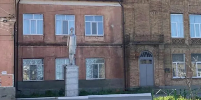 v-odesse-demontirovan-pamjatnik-geroju-sovetskogo-sojuza-zoe-kosmodemjanskoj-b14052e