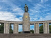 В берлинском Тиргартене почтили память советских воинов. освободивших мир от нацизма