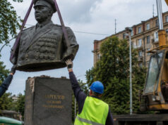 В Днепропетровске снесли памятник Герою Советского Союза Василию Маргелову