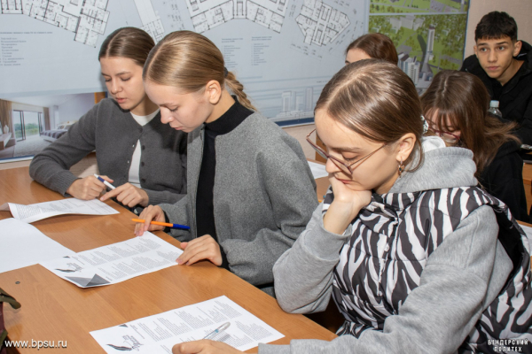 Студенты и преподаватели в Бендерах присоединились к Литературному диктанту Студенты и преподаватели в Бендерах присоединились к Литературному диктанту