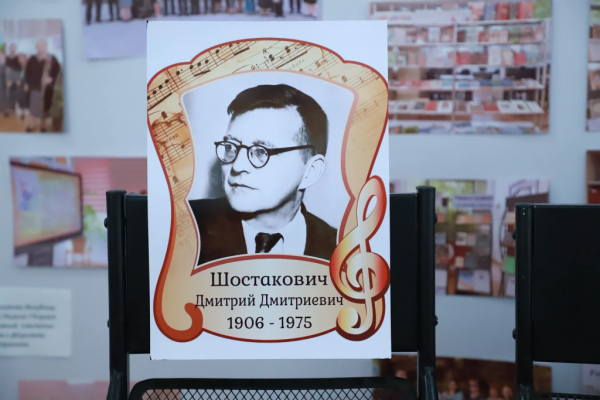 Книжная выставка к 120-летию Дмитрия Шостаковича открылась в Душанбе