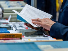 Посетители книжной ярмарки в Бейруте знакомятся с русской литературой